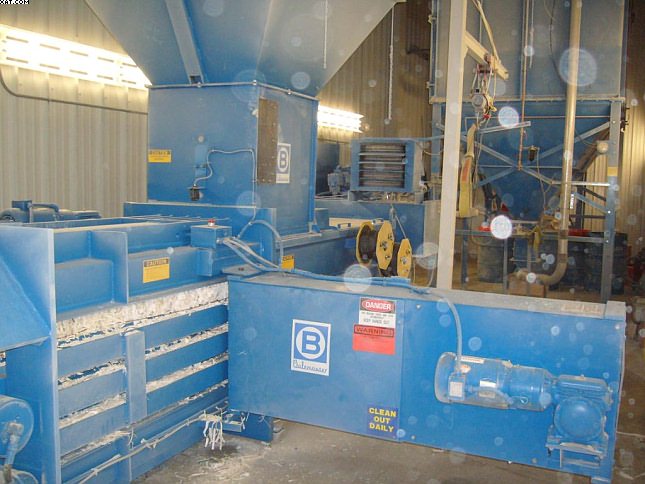 BALEMASTER Horizontal baler,